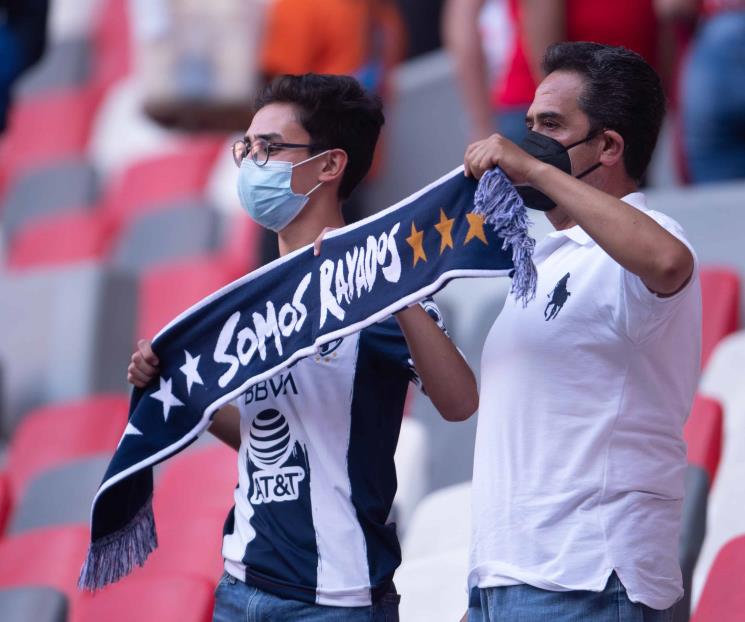 Retiran a 15 rijosos de Rayados