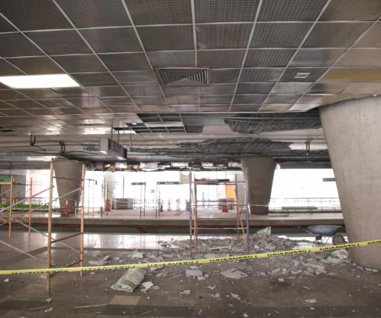 Cierran estación Alameda de L2 del Metro por desprendimiento
