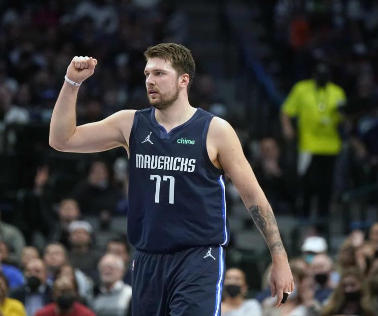 Llegan Dallas Mavericks a 50 victorias en la temporada