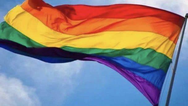 Prohíbe Mundial de Qatar banderas LGBT