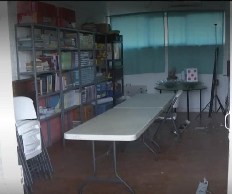 Evacuan a alumnos por explosión de transformador en escuela Evacuan a alumnos por explosión de transformador en escuela