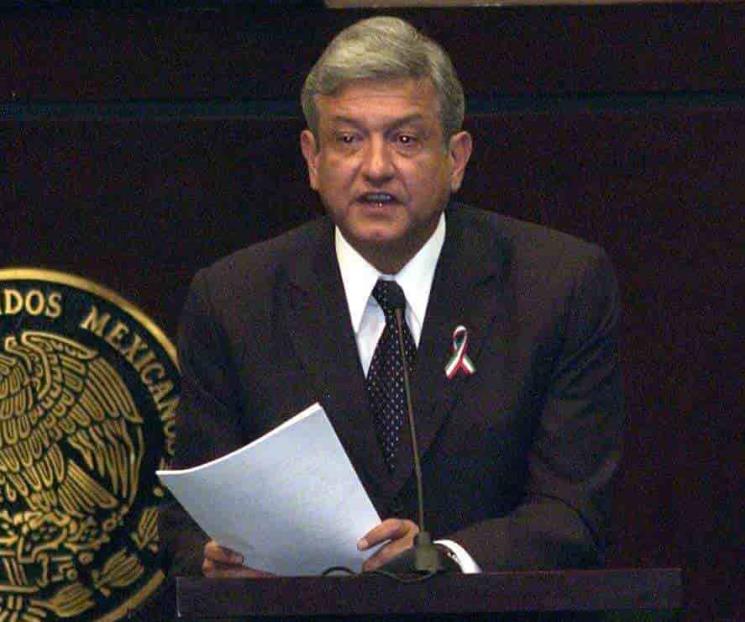 A 17 años, recuerda AMLO su discurso del desafuero