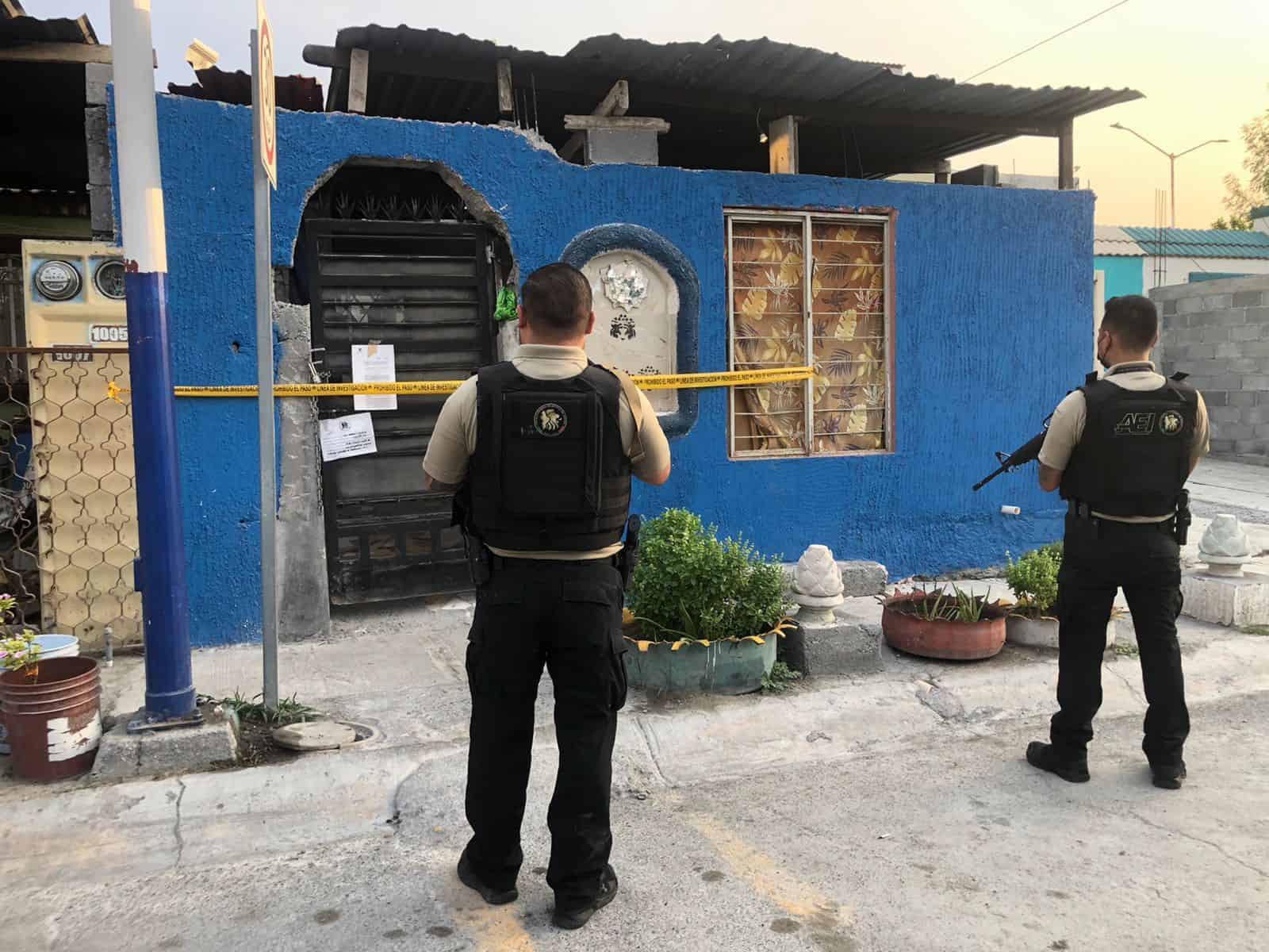 En dos cateos a domicilios se detuvieron a dos personas y aseguraron droga.