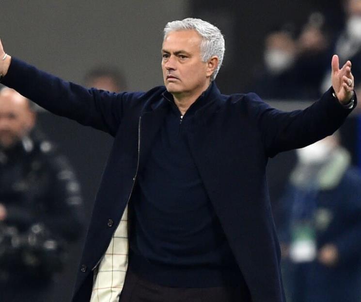 Intentaron agredir a Mourinho en la Conference League