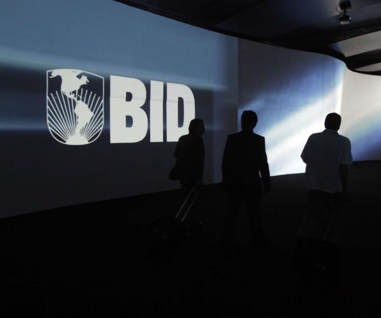 Presidente del BID acusa campaña política en su contra