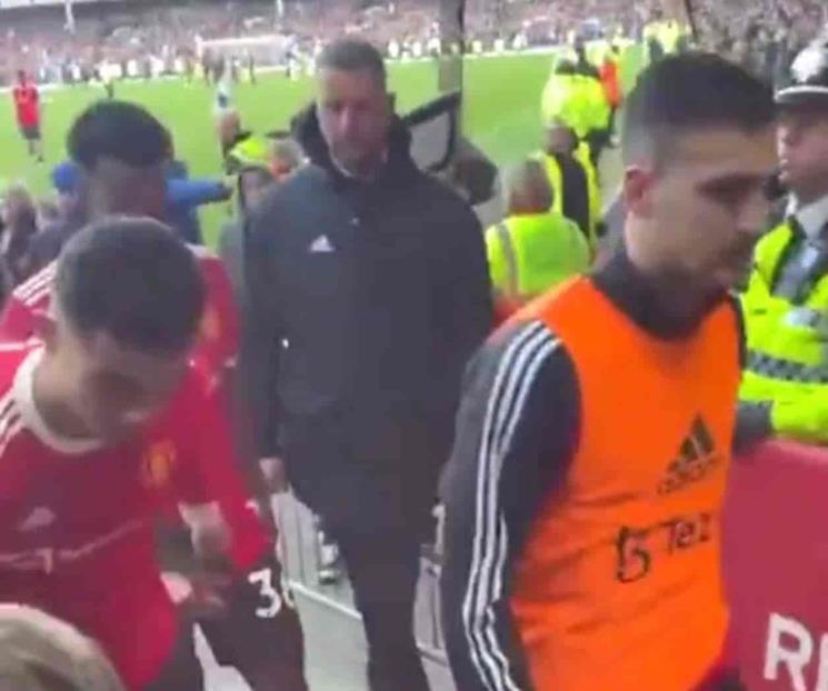 Destroza CR7 teléfono de fan ante frustración