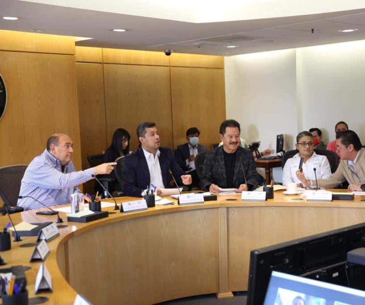 Inicia reunión de diputados sin coordinadores del PAN y PRD