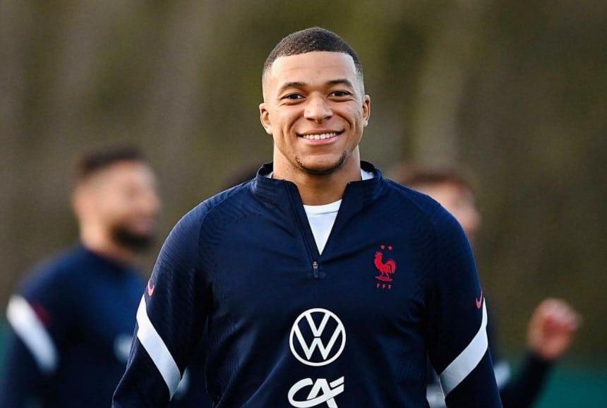 Prepara PSG oferta millonaria para renovación de Mbappé