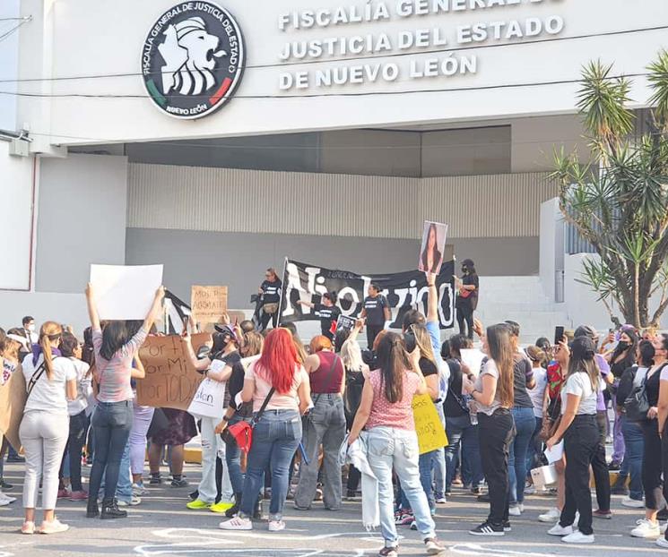 Protestan frente a Fiscalía, exigen justicia para Marifer