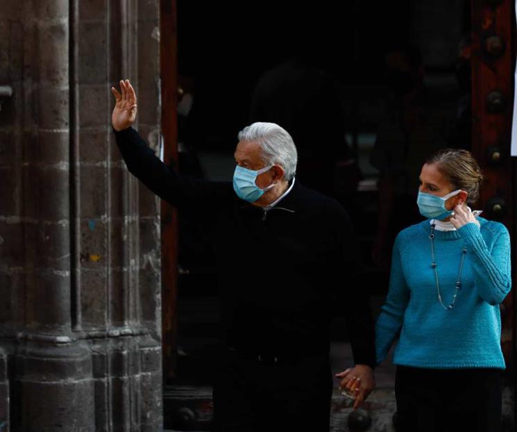 Como lo anunció, AMLO escribe “¡Viva Zapata!” en boleta