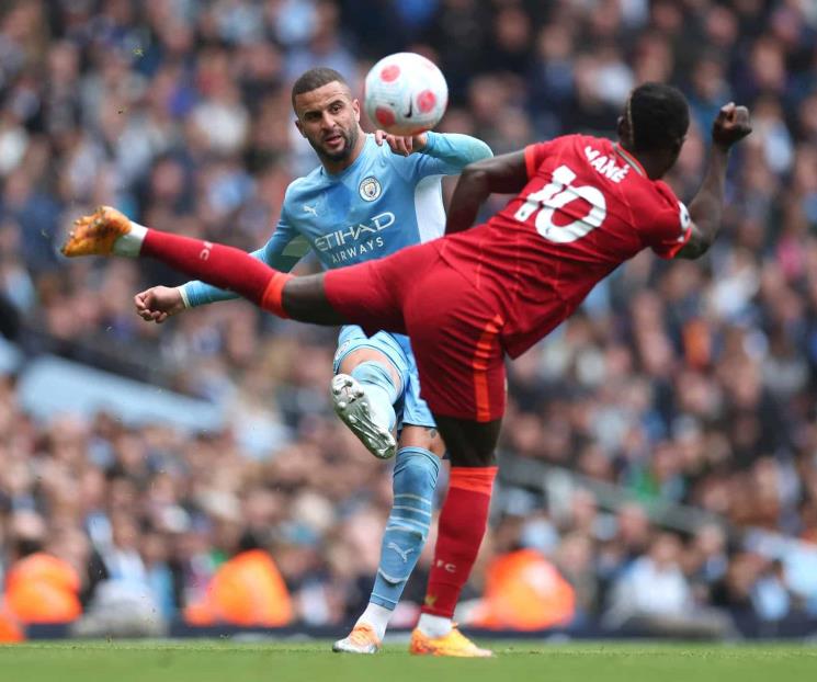 Empatan City y Liverpool; citizens mantienen liderato