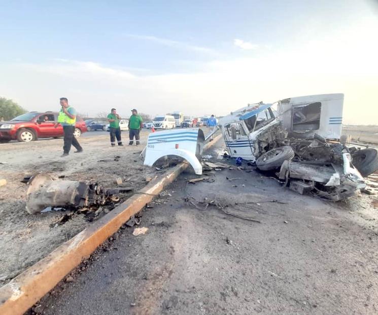 Deja choque de tráileres un lesionado