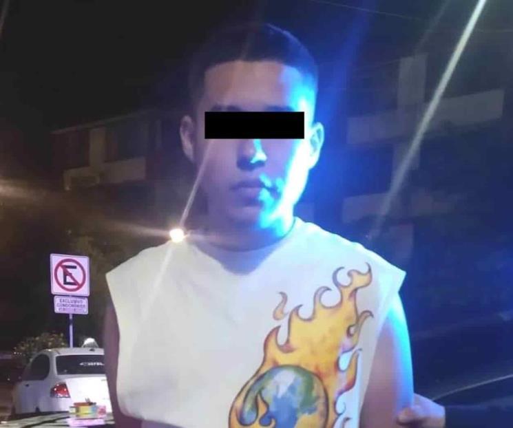 Arrestan a dos por agredir a poilicías