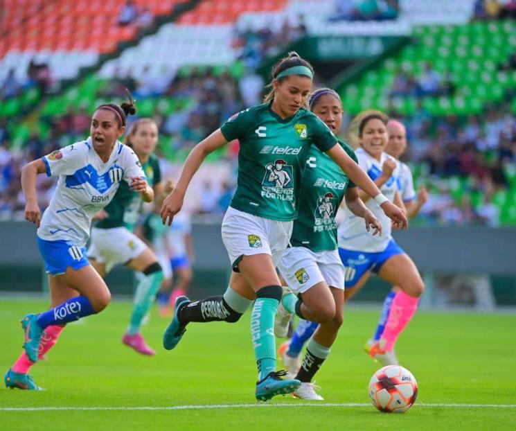 Golea Rayadas y siguen de líderes