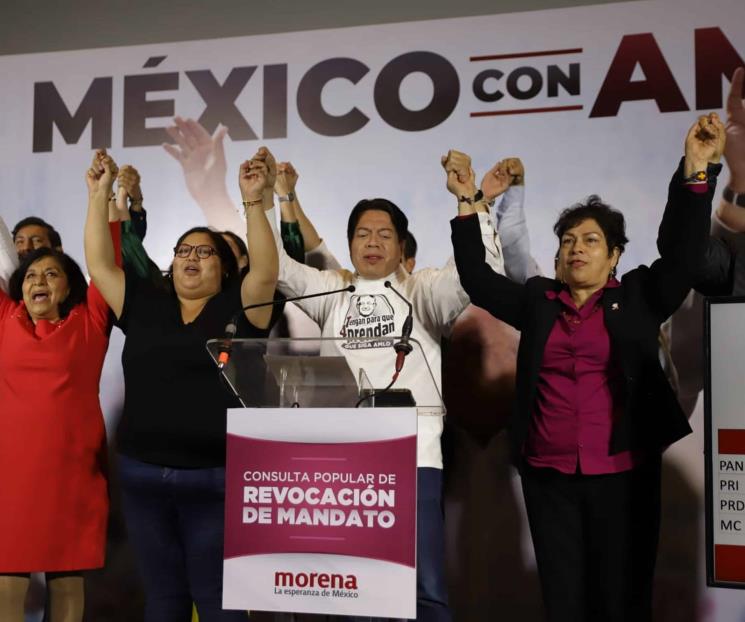 Celebran en Morena triunfo de AMLO