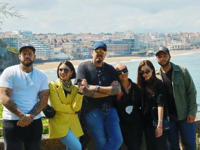 Pepe Aguilar comparte viaje familiar a París
