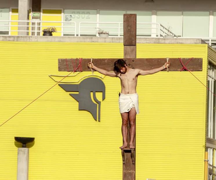 Hacen viacrucis de paz y unidad 