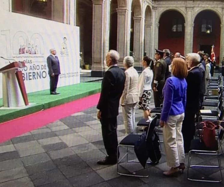 Gertz reaparece en primera fila de informe de AMLO
