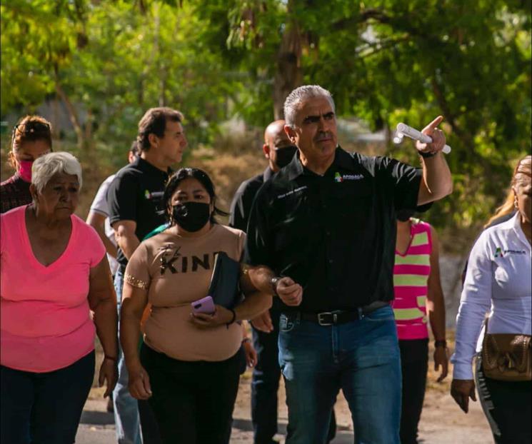 Recorre César Garza calles de la Mixcoac