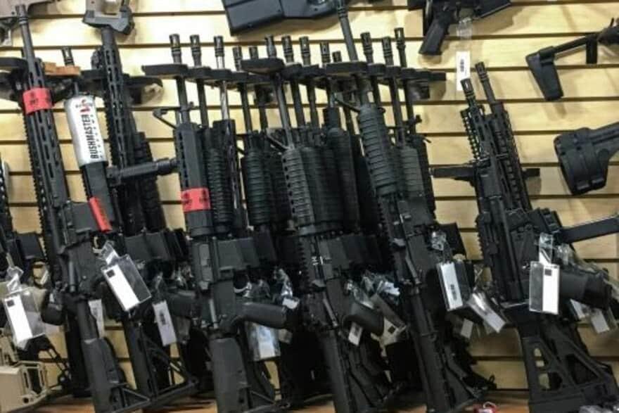 México acusa de negligencias a armerías de EU México acusa de negligencias a armerías de EU