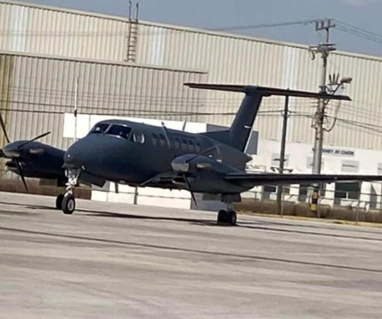 Arriba a NL avión para bombardear nubes