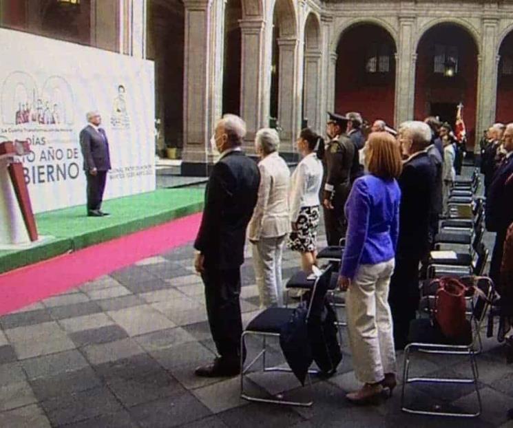 Gertz reaparece en primera fila de informe de AMLO