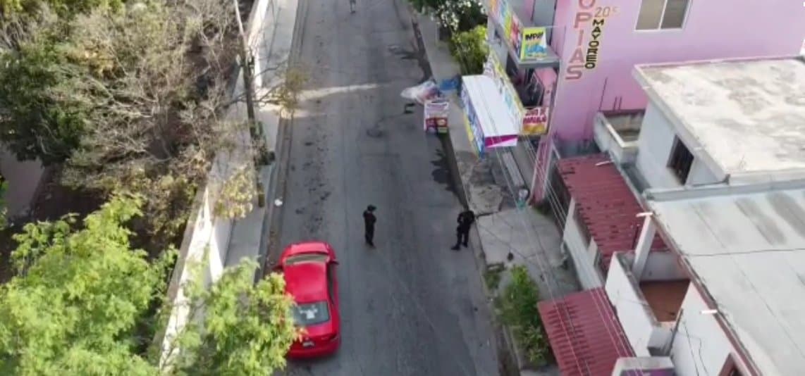 Los cuerpos decapitados de dos hombres fueron encontrados este martes a cuatro cuadras de la plaza principal de Cadereyta