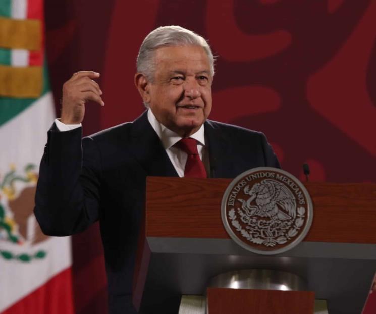 Destaca AMLO el trabajo de Andrea Chávez