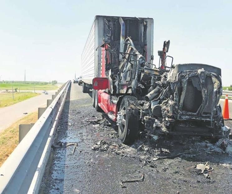 Tras quema de tráileres, liberan vía Reynosa-Pharr