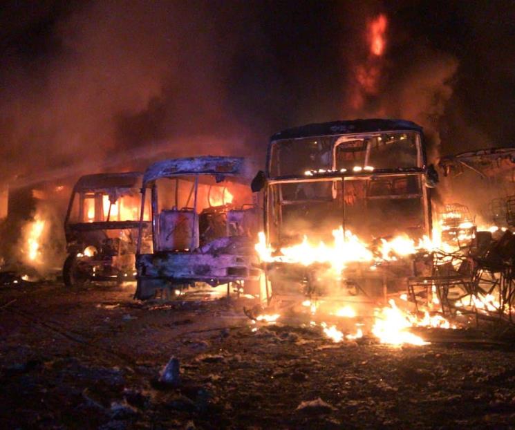 Se incendian instalaciones de empresa de transporte