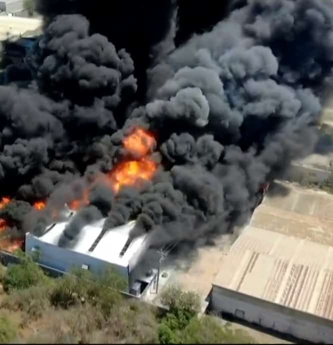 Un impresionante incendio se registró en un parque industrial del municipio de Apodaca