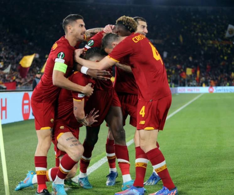 Golea y remonta Roma de Mou; avanzan a Semis de Conference