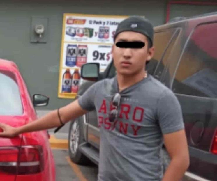 Pareja es detenida por portar armas en Escobedo
