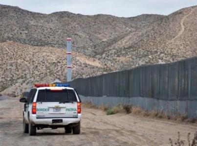 Muere mexicana colgada en muro fronterizo con EU