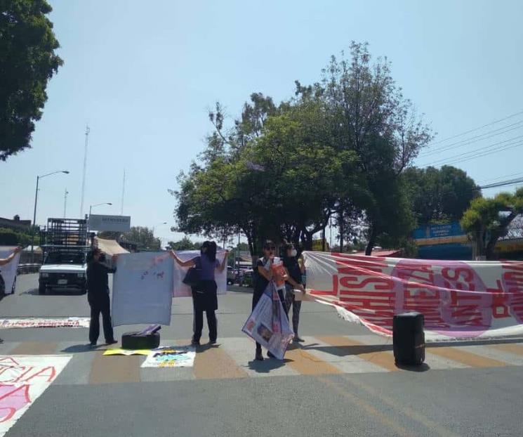 Detienen a mujeres al protestar por violencia vicaria