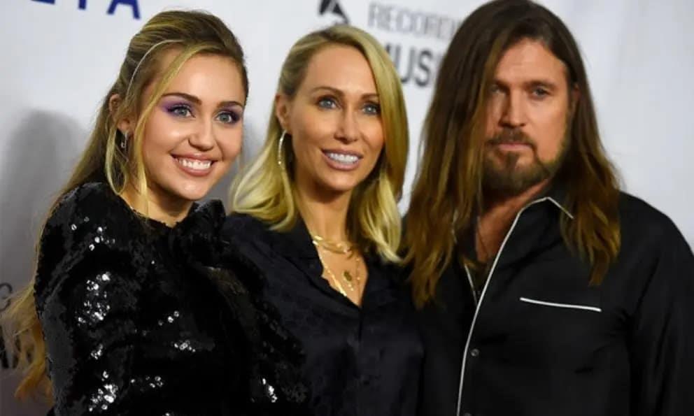 Miley Cyrus está feliz por la separación de sus padres