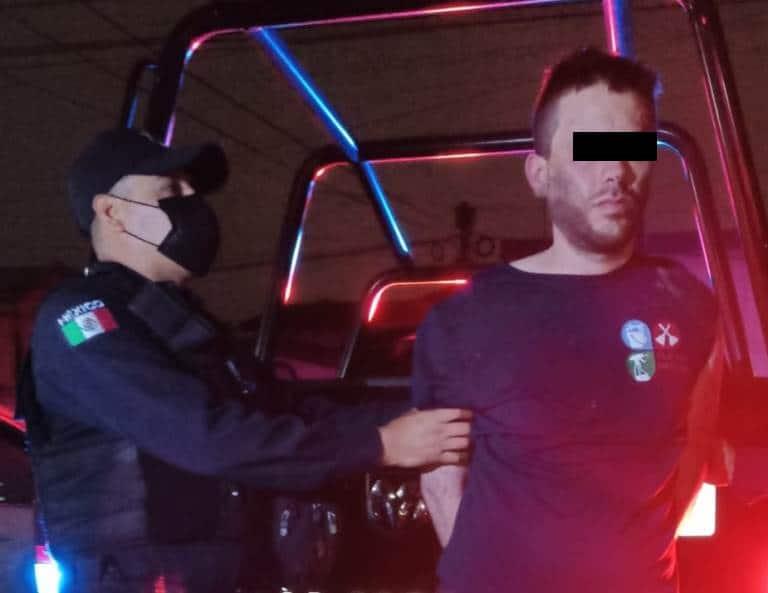 Detienen a hombre por amenazar con arma blanca en Mitras