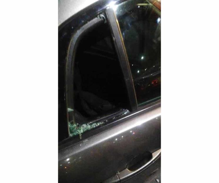 Arrestan a hombre por daños a vehículo