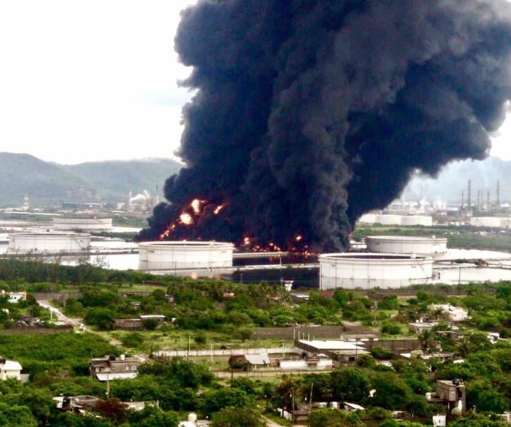 Controlan incendio en refinería de Salina Cruz