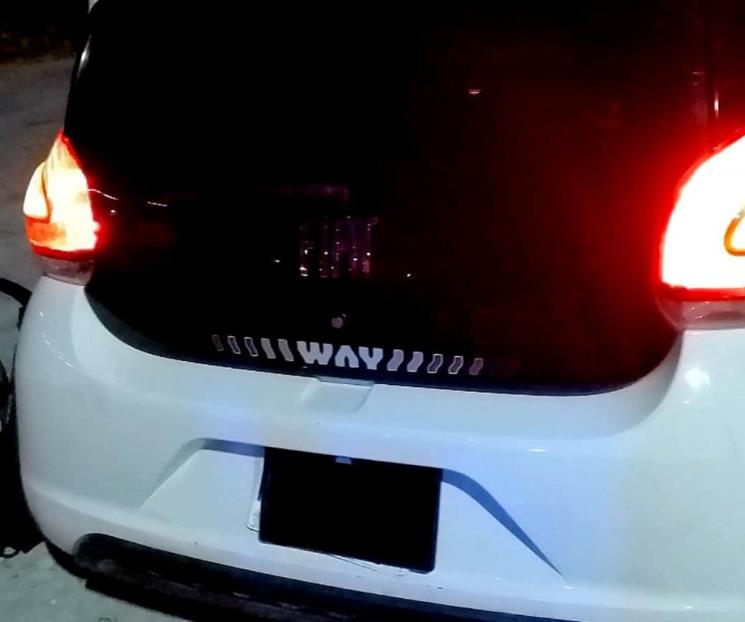 Detienen a pareja con un arma de fuego