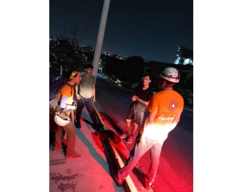 Rescatan a dos jóvenes en Cerro de la Silla