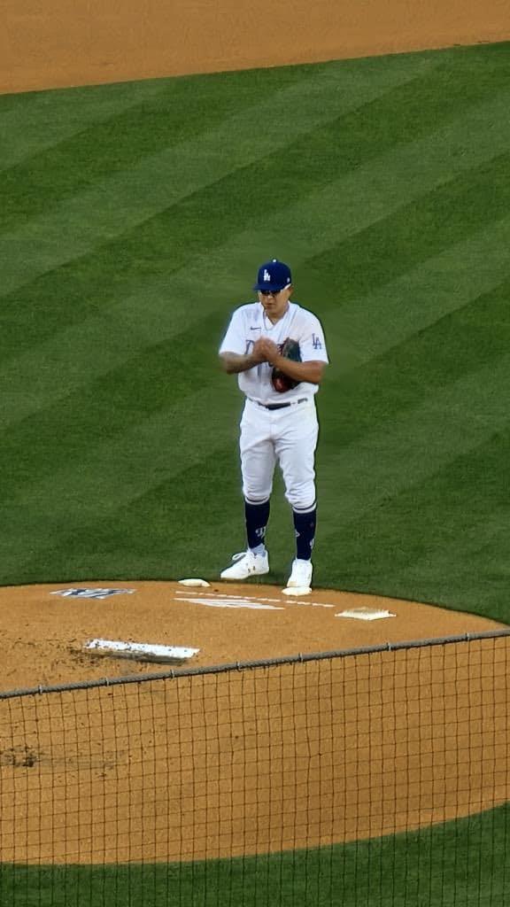 Ganan Dodgers pero se va Julio Urías sin decisión