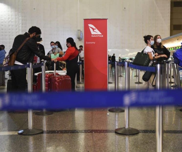 DHS extiende requisito de vacunación para viajeros