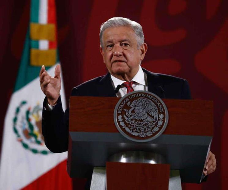 Avala AMLO exhibir a diputados traidores