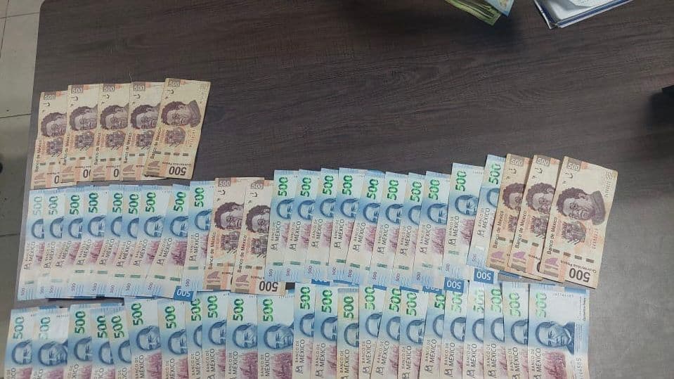 Detienen a hombre con 47 mil pesos en su poder, tres cartuchos de arma de fuego y dos envoltorios de lo que parece ser cocaína