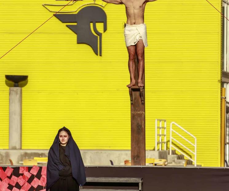 Hace Prepa UDEM viacrucis de paz y unidad