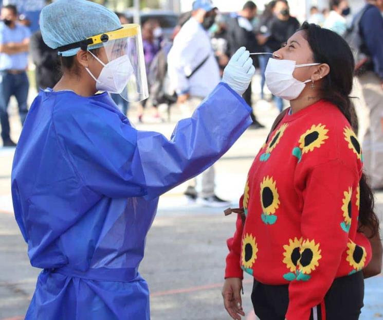 Reportan mil 77 nuevos contagios de covid