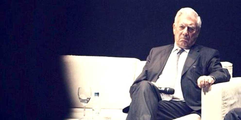 Hospitalizan a Vargas Llosa