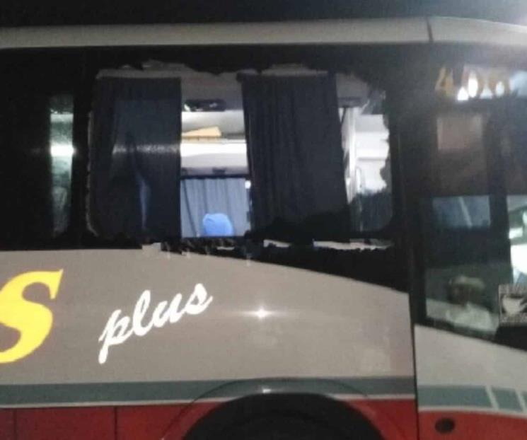 Lanzan piedras a autobús en Montemorelos