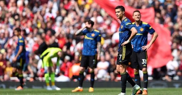 Hunde todavía más el Arsenal al United